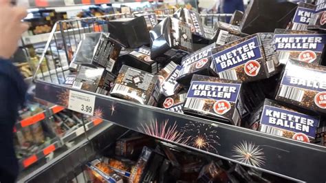 Aldi Cat Vuurwerk Shoppen En Stoken Youtube