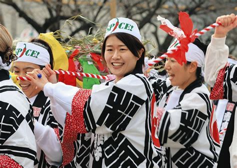 【動画あり】国府宮はだか祭「歴史的瞬間」を記者が体験 女性がササ奉納に初参加：中日新聞web