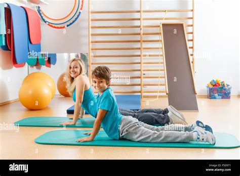 Exercices de gymnastique Banque de photographies et dimages à haute