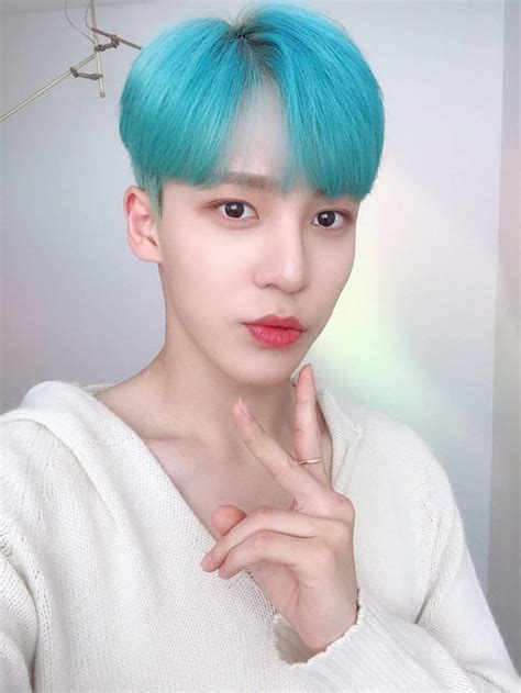 Yunho Looks Good With Blue Hair Wiki Ateez 에이티즈 Amino Amino