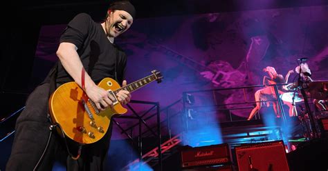 Lawsuit Accuses Guitarist For Pearl Jam Red Hot Chili Peppers Of Distracted Driving In Deadly