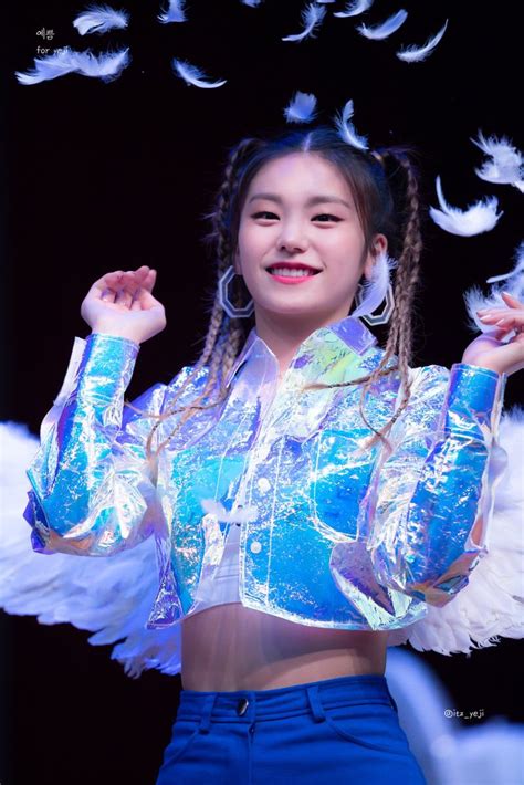 Biodata Profil Dan Fakta Member Itzy Lengkap Terbaru Pingkoweb