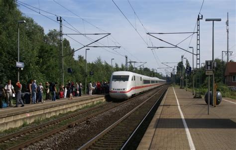 Ein Ice Nach Kiel Hbf Passiert Am Den Bahnhof Von Elmshorn