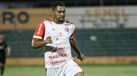 4 de Julho Edson Marques celebra o primeiro gol e projeta sequência no