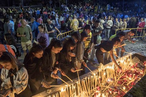 M S De Fieles Acuden A La Ermita De La Virgen Del Carmen De Revilla