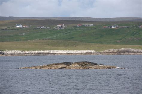 Little Skerry Of Neapaback Off Burravoe © Mike Pennington Geograph