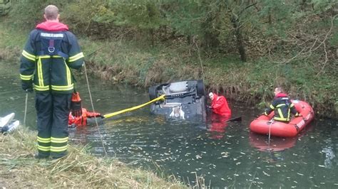 Auto St Rzt Ins Wasser Zwei Tote Ndr De Nachrichten Hamburg