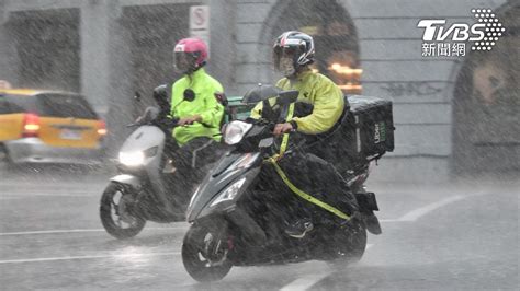 快訊／午後雨彈開轟！12縣市大雨特報 雨灌到晚上│午後雷陣雨│颱風│杜蘇芮│tvbs新聞網