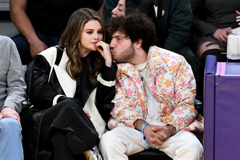 Selena Gomez And Benny Blanco Take Romance To The Lakers Game Usweekly