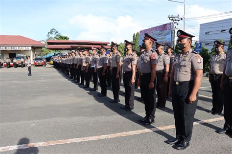 Kapolres Sorong Kota Pimpin Upacara Korps Raport Dan Wisuda Purna Bakti