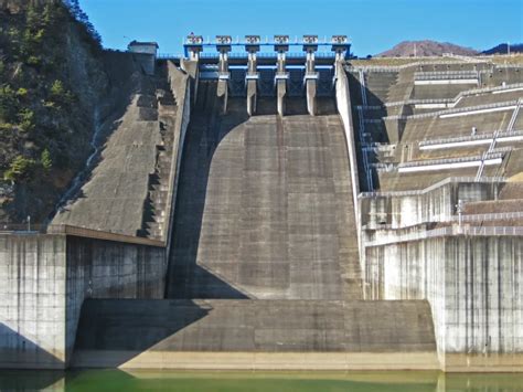 Spillways Used In Dams Their Uses Types And Design Methods