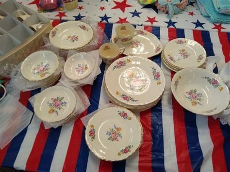 Flowered With Gold Ring Dinnerware Set Bismarck Nd
