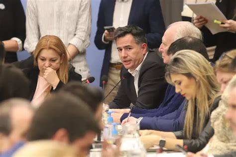 Ley Bases El Gobierno Obtuvo Dictamen Para Ir Al Recinto Las