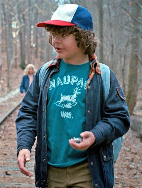 Dustin Stranger Things Season 2 Stranger things season 2 trailer ...