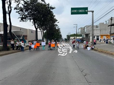 Siguen Los Bloqueos Por Falta De Agua En Xalapa Ahora En L Zaro C Rdenas