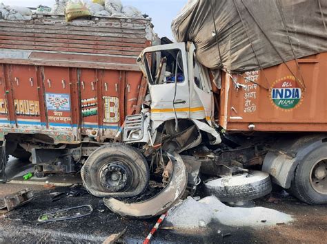 Four Killed In A Horrific Road Accident भीषण सड़क हादसे में चार जनों