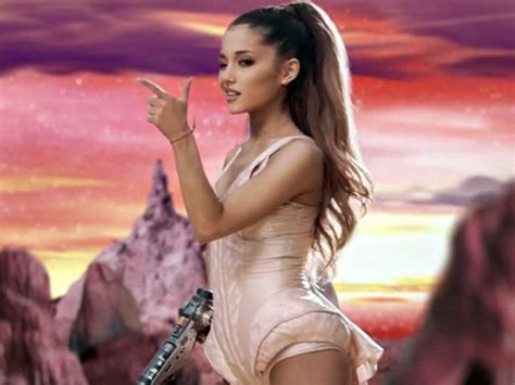 Ariana Grande imita a Shakira en video inédito RPP Noticias