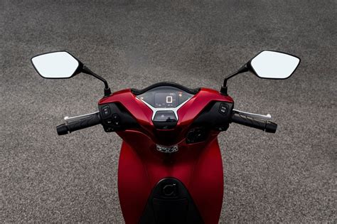 Motorrad Vergleich Honda Sh I Vs Vespa Primavera T