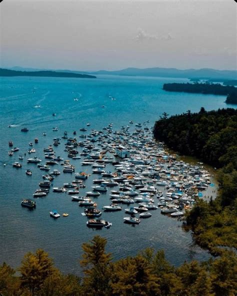 The Dive A Floating Restaurant In New Hampshire