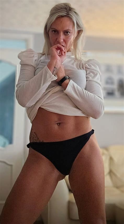 Wife S Snapshots For Hubby Showing Off Her Sexy Body 18 Nude Pics XHamster