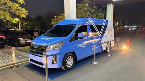 Dukung Mobilitas Disabilitas Tam Berikan Toyota Hiace Premio Ke