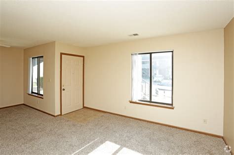 Country Hill Apartments and Townhomes - Cedar Rapids, IA | Apartments.com