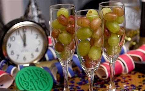 The Eleven Grapes - A Mexican Tradition to Ensure a Happy New Year ...