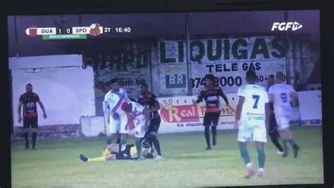 Brutal Agresión De Un Jugador A Un árbitro En El Ascenso De Brasil Tyc Sports