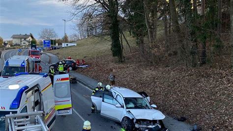 Nestelbach Bei Graz Unfall Mit Mehreren Pkw Fordert Zwei Schwerverletzte