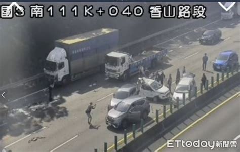 快訊／國三北上香山段7車連環撞！1車遭壓扁2人受困 全線封閉中 Ettoday社會新聞 Ettoday新聞雲