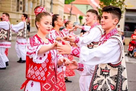 Ziua Națională a României Spectacol deosebit cu Ansamblul Folcloric