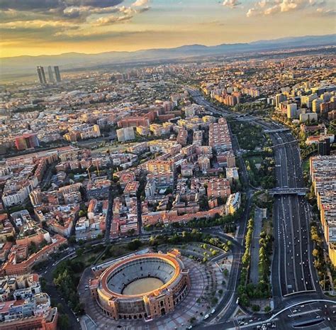 Sint Tico Foto Son La Representaci N De Una Ciudad Vista Desde