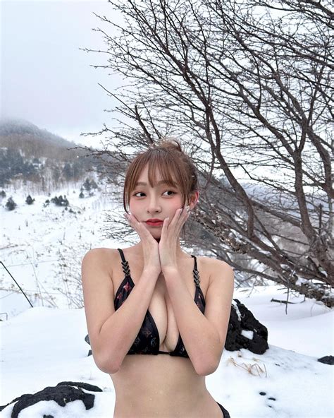 台湾楽天のチアガール林襄リンシャン雪の中でもあたしでシコシコしてほしくて脱ぎだしてしまうwww エロチカ