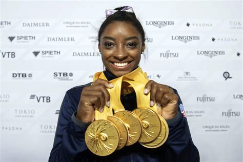 Simone Soars Biles Named 2019 Ap Female Athlete Of The Year