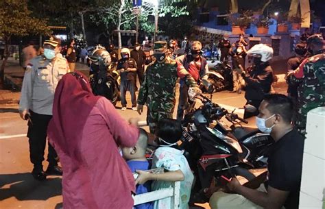 Polsek Karawaci Bersama Pilar Gelar Operasi Yustisi Dan Bagikan Masker