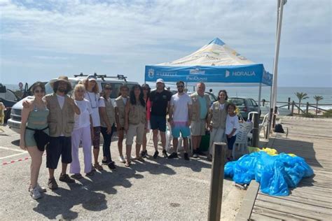 Recogen más de 50 kilos de basura de las dunas de Marbella Área Costa