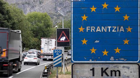 Francia cierra a los camiones la frontera española con Irún por los ...