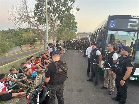 Otra Vez La Interna De La Barra De River Graves Incidentes En Las Afueras Del Monumental Y 30