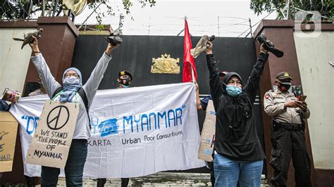 Foto Aksi Damai Mengecam Kudeta Militer Myanmar Foto Liputan