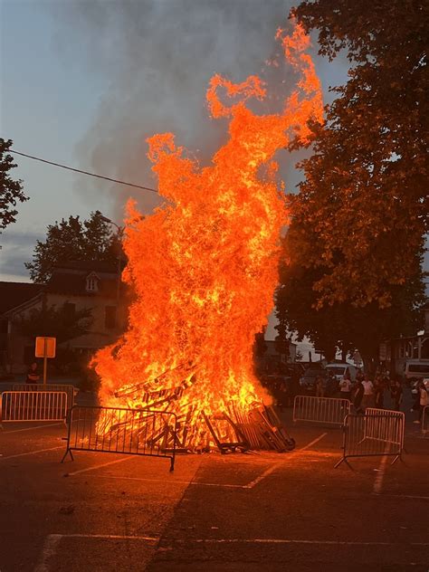 Un Joli Feu De La Saint Jean Suite En Images Arthez Mon Village