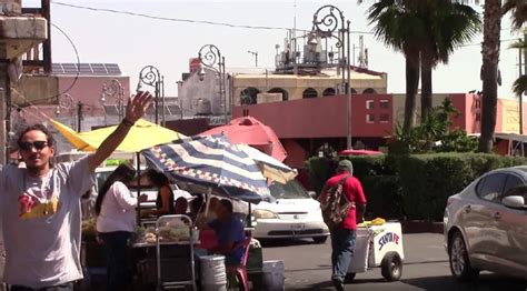 Agua Y Mucha Resistencia Para Trabajar Bajo El Sol