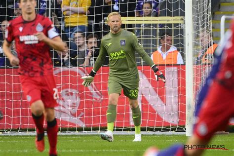 Quand Les Supporters D Anderlecht Marquaient Kasper Schmeichel Bien