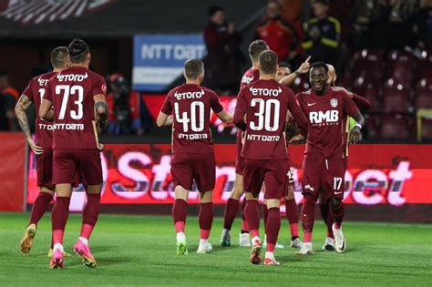 CFR Cluj se poate apropia la un singur punct de liderul FCSB dacă