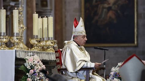 Solemne Misa De La Virgen De Los Desamparados Benavent En Medio De