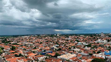 Semana começa pancadas de chuva e máximas de até 38ºC em Assis