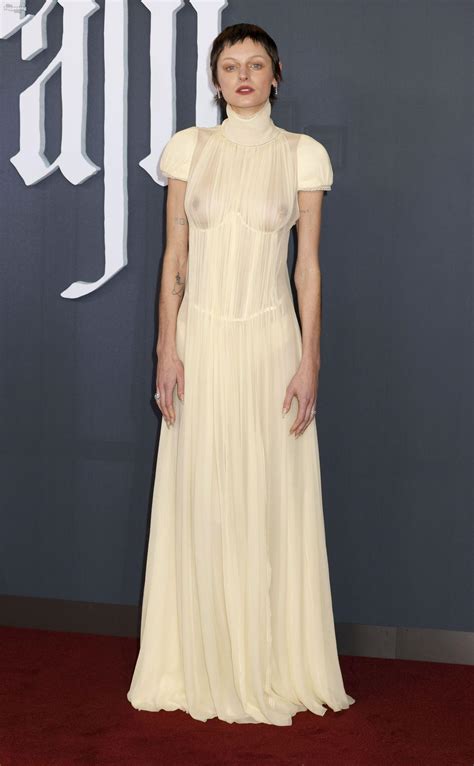 Emma Corrin Emmalouisecorrin Nude Leaks Photo TheFappening