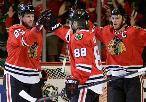 Toews 3rd Period Goal Lifts Chicago Blackhawks To 2 1 Victory Over