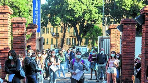 Medicina A Genova In Mille Ai Test Dingresso Ma Calano Gli