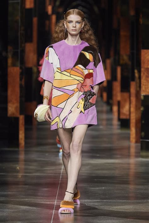 Fendi Primavera Verano 2022 Los Mejores Looks De Los Desfiles De