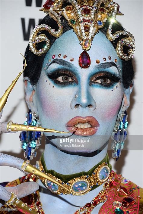 Drag Queen Raja Arrives At Rupauls Drag Race Season 5 Finale